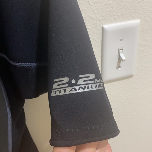 Wetsuit. Men’s medium. New, with tags - Picture 2 of 7